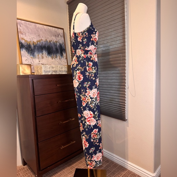 Woman's Xhilaration Wide Leg V Neck Navy and Pink Floral Jumpsuit. Size S - Picture 5 of 8